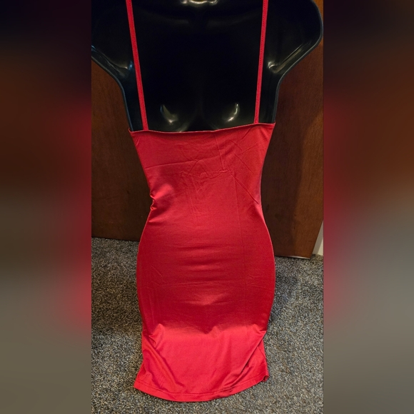 Gorgeous bidycon red dress with cut out SzS - Picture 4 of 5